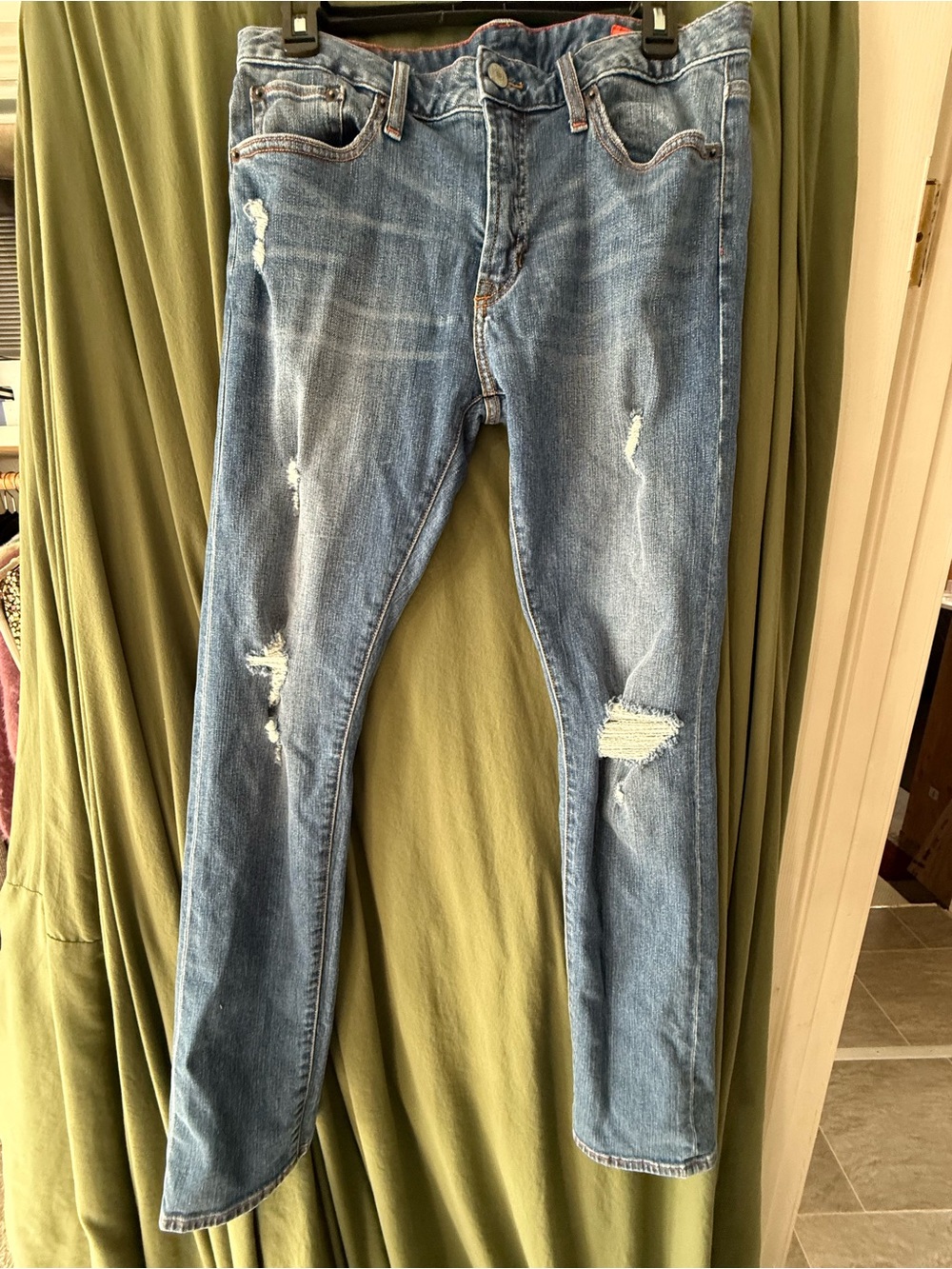 Slim Distressed Women's Denim Jeans in Light Blue sz 31